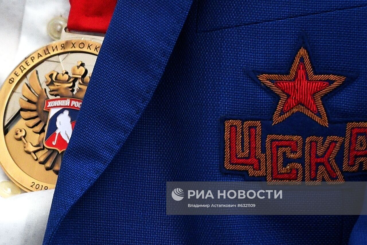 Награждение ХК ЦСКА золотыми медалями ЧР