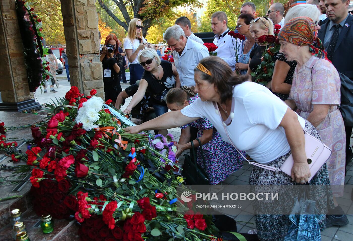 В Донецке почтили память первого главы ДНР А. Захарченко