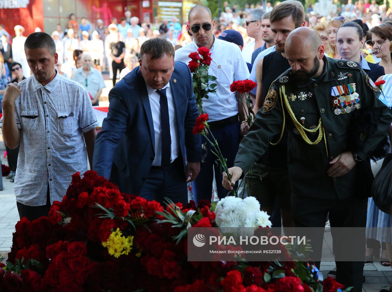 В Донецке почтили память первого главы ДНР А. Захарченко