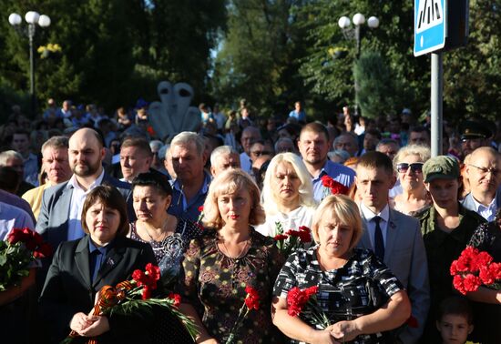 В Донецке почтили память первого главы ДНР А. Захарченко