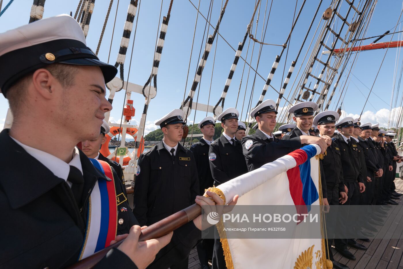 Парусное судно "Седов" зашло в порт Петропавловска-Камчатского