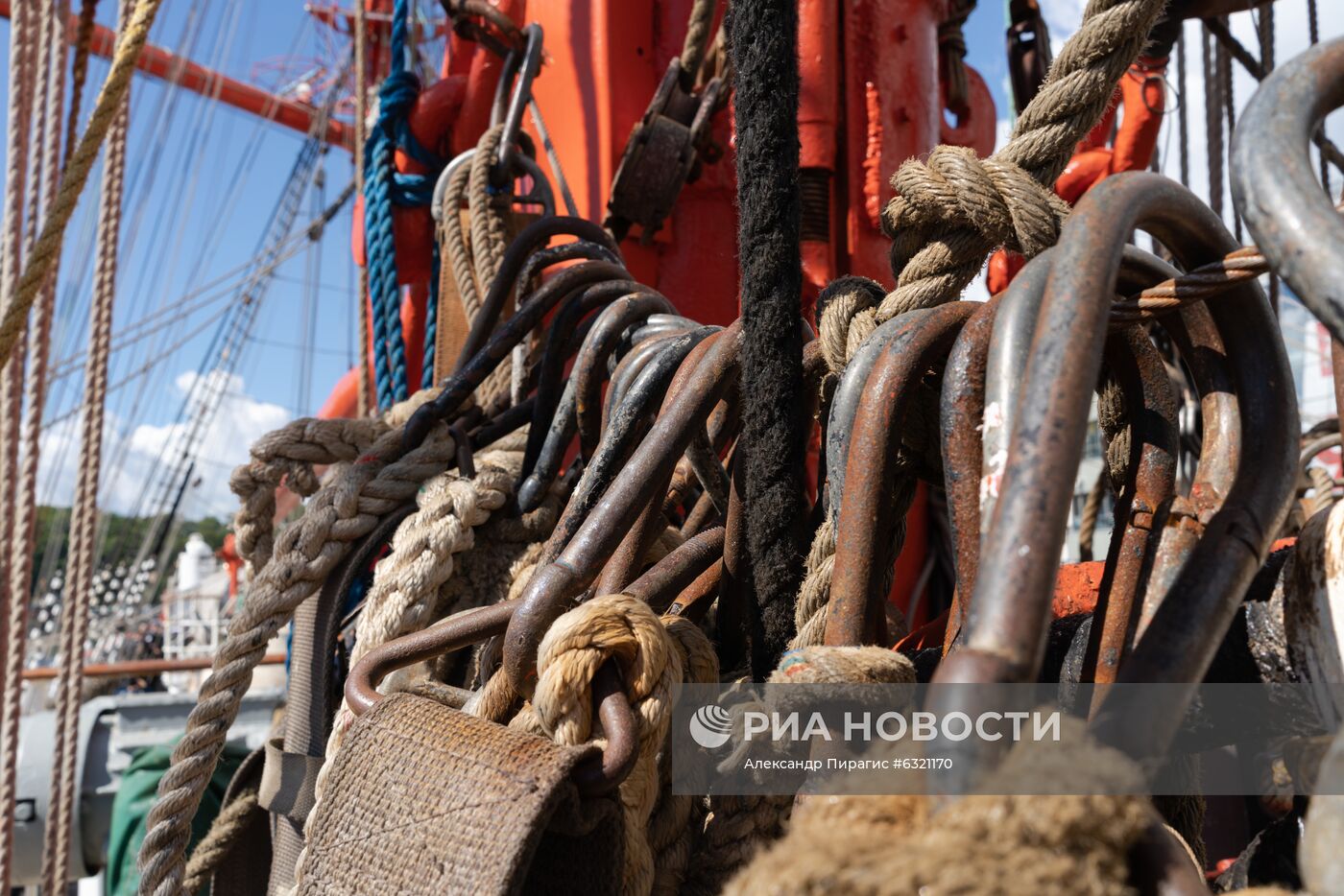 Парусное судно "Седов" зашло в порт Петропавловска-Камчатского