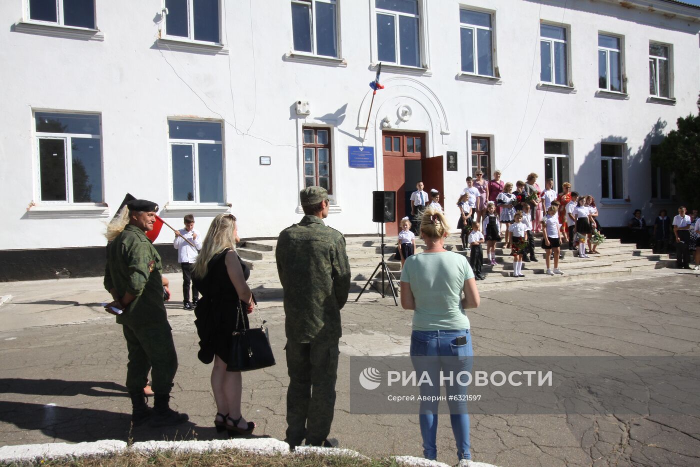 Начало учебного года в школе села Саханка Донецкой области