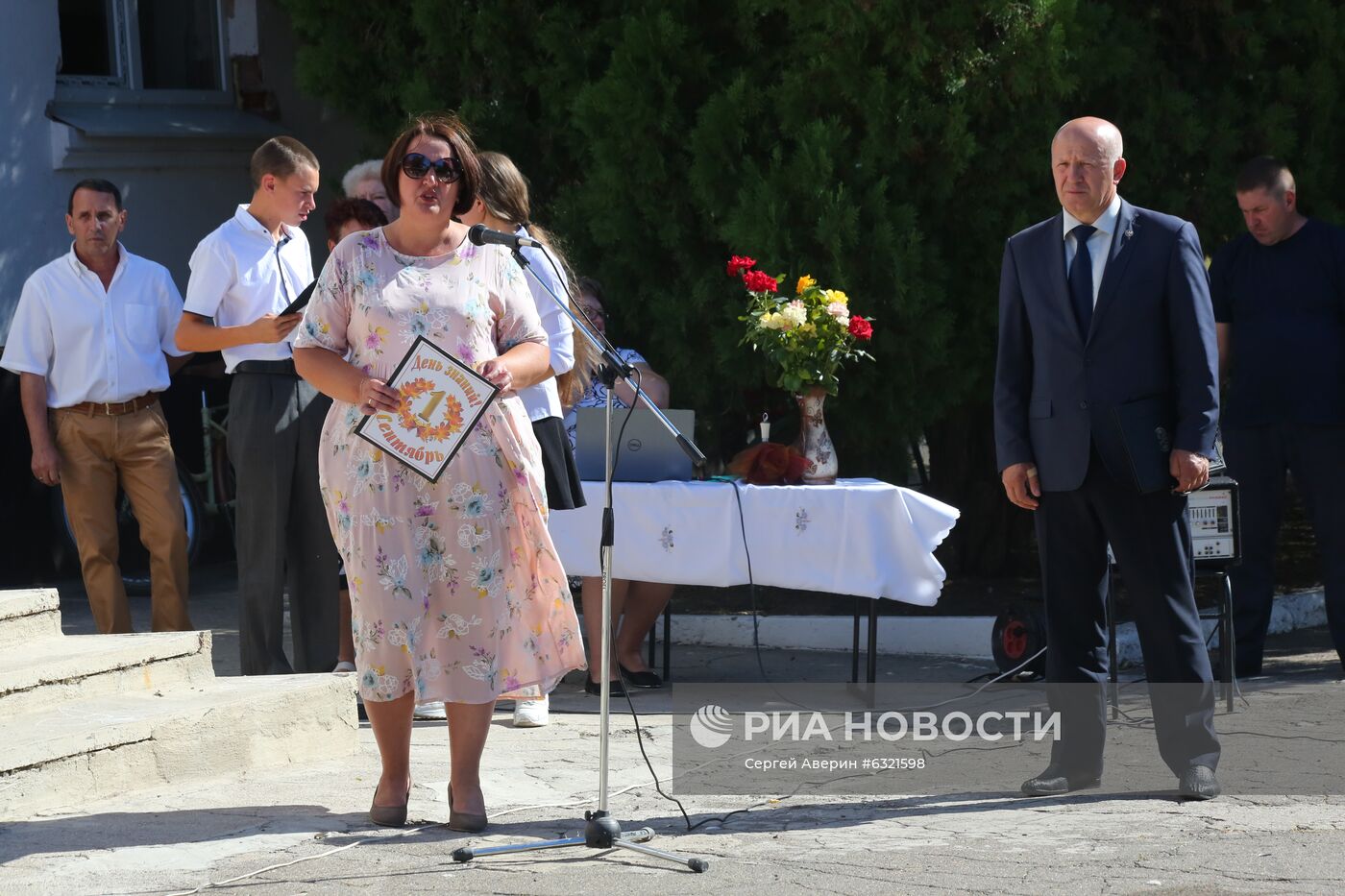Начало учебного года в школе села Саханка Донецкой области