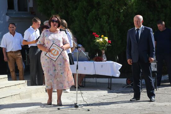 Начало учебного года в школе села Саханка Донецкой области