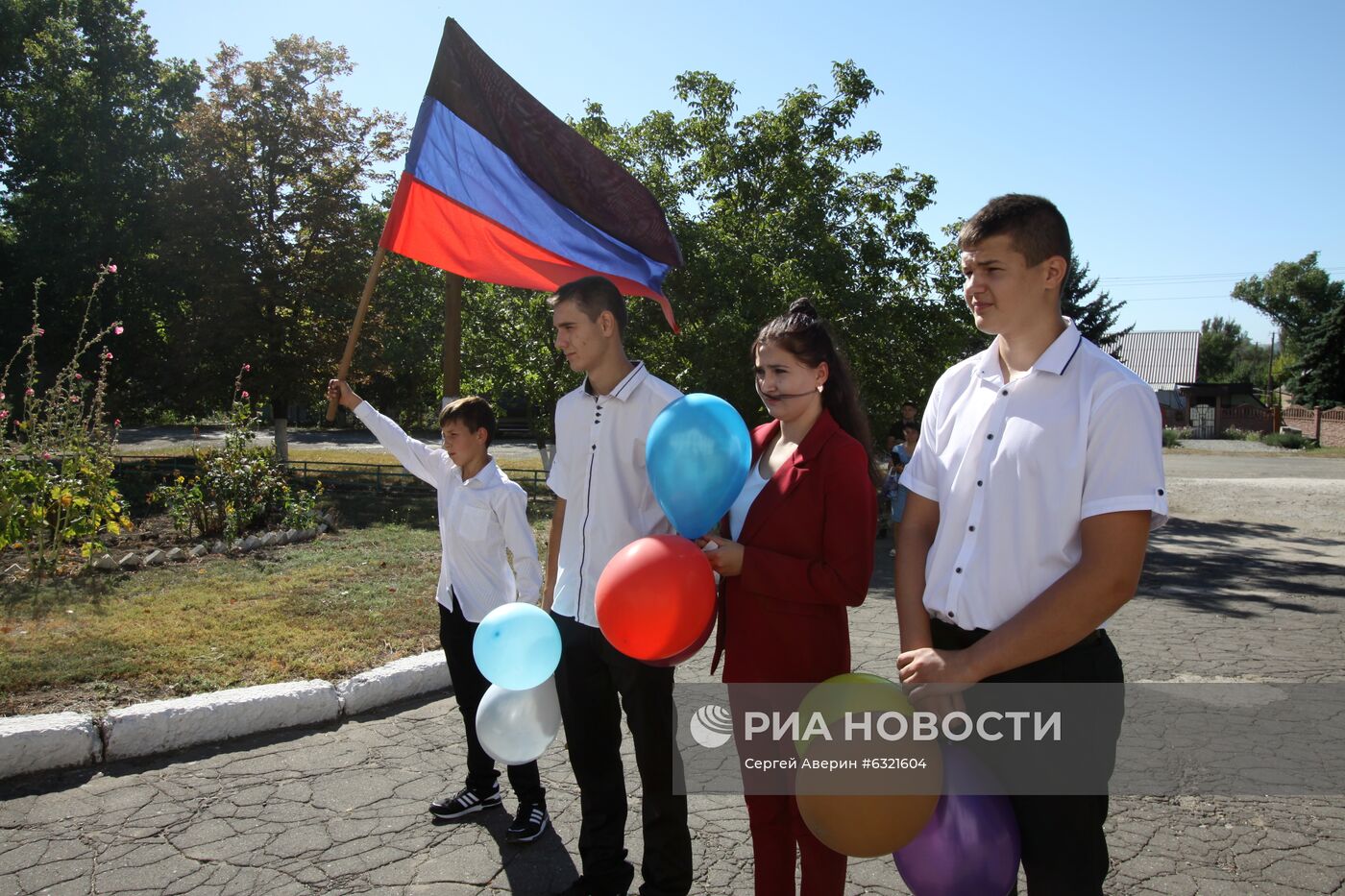 Начало учебного года в школе села Саханка Донецкой области