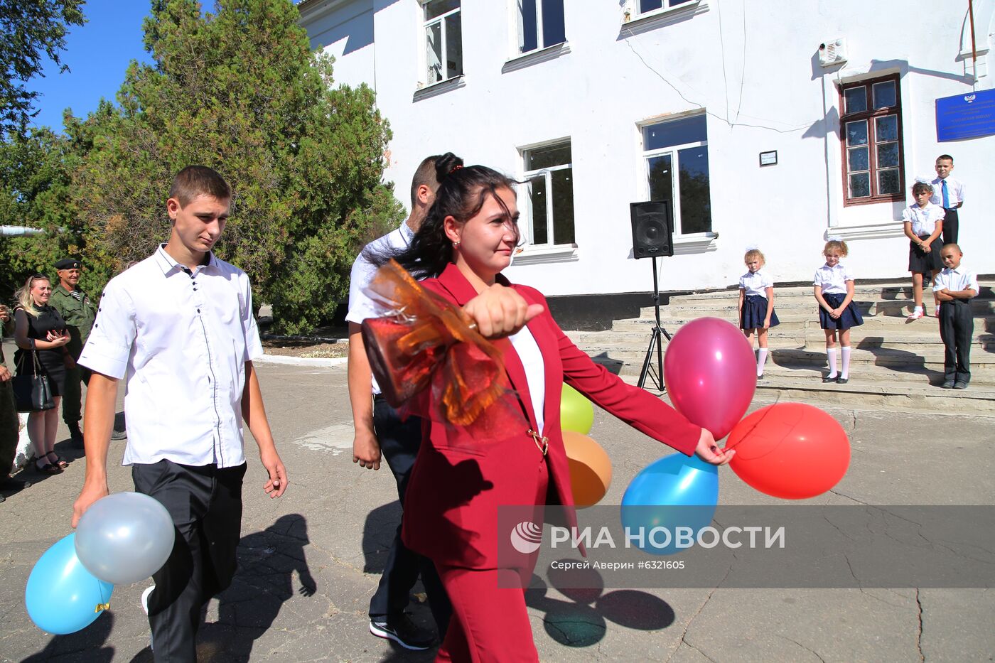 Начало учебного года в школе села Саханка Донецкой области