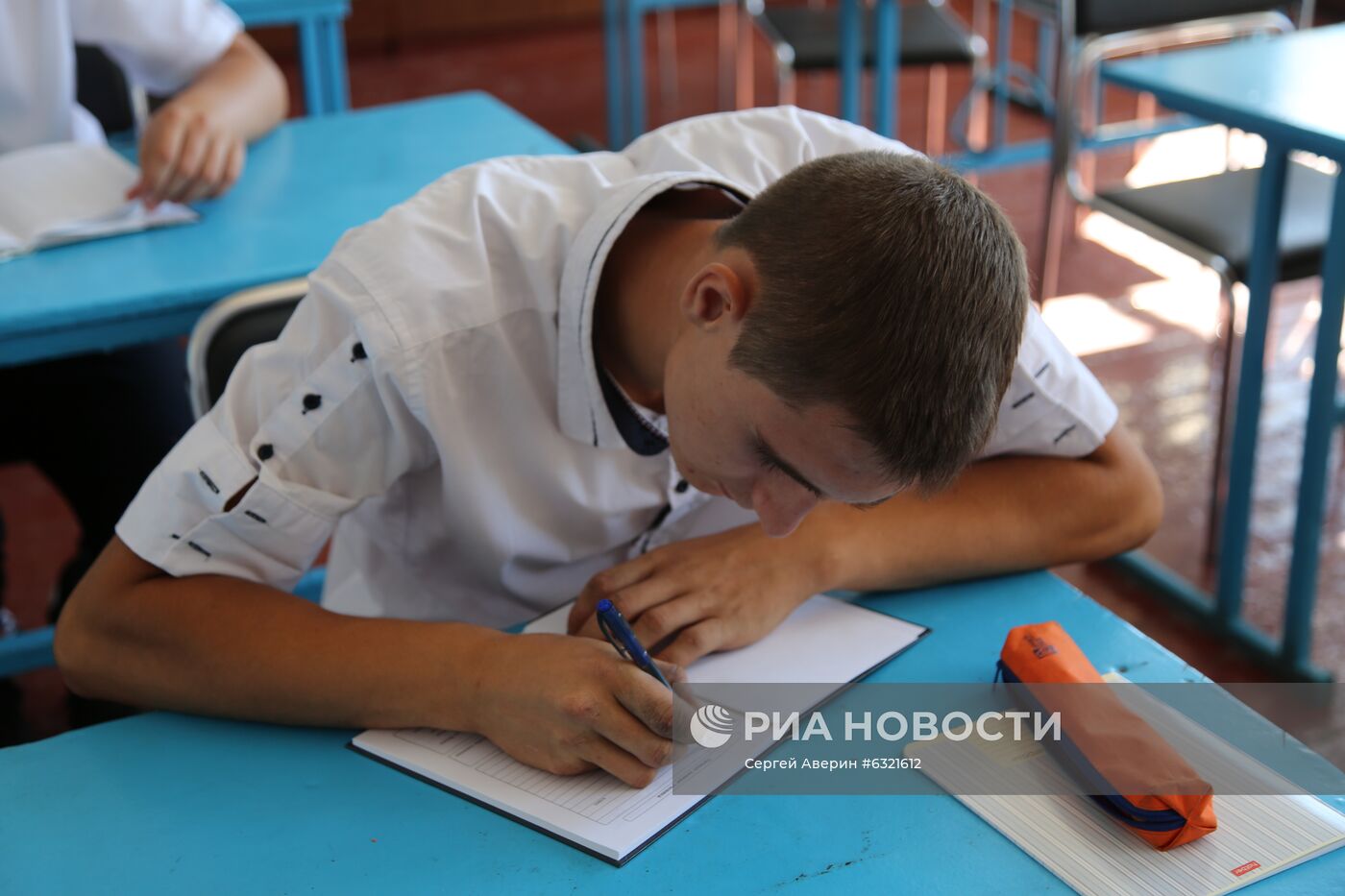 Начало учебного года в школе села Саханка Донецкой области