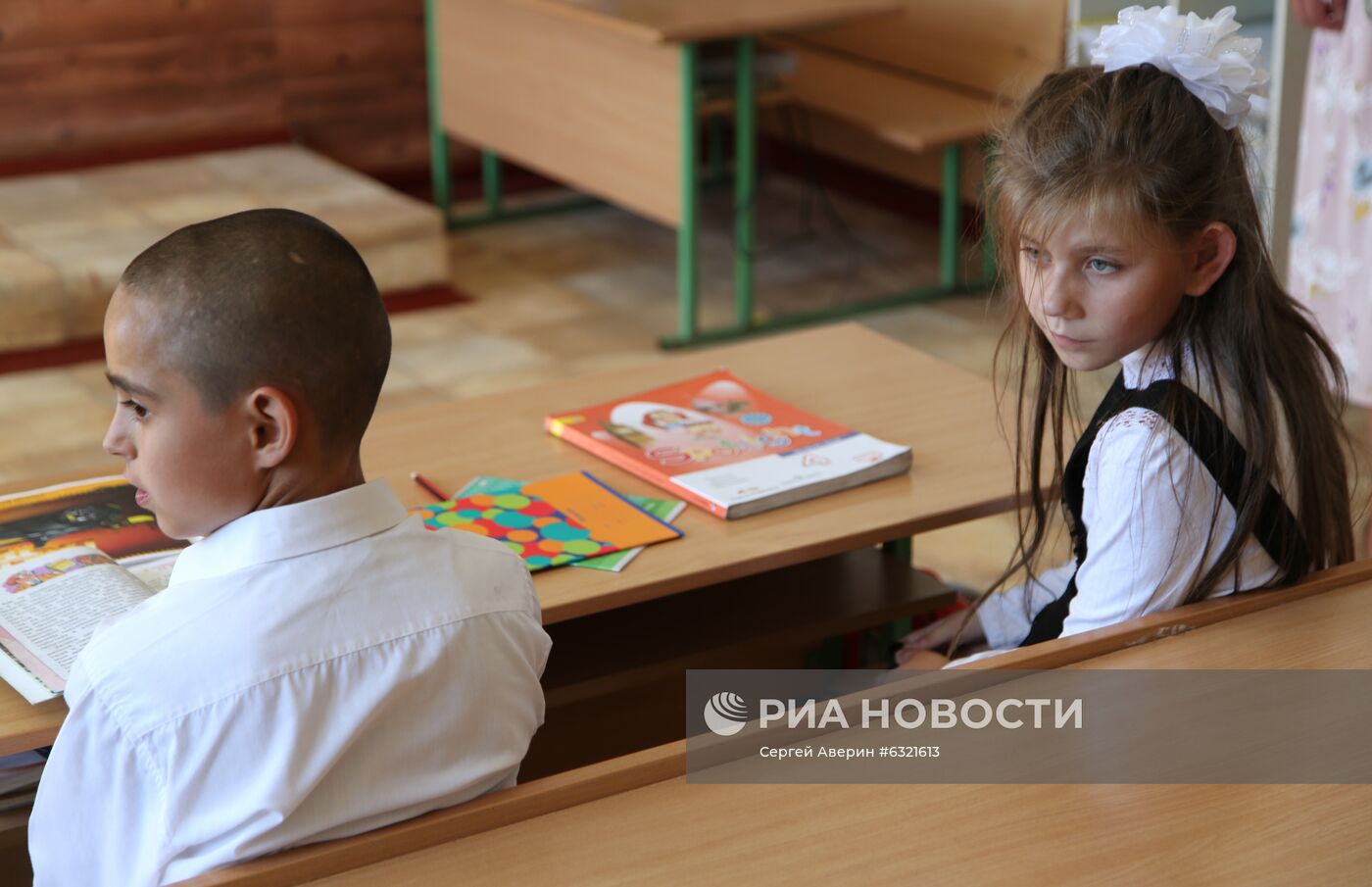 Начало учебного года в школе села Саханка Донецкой области