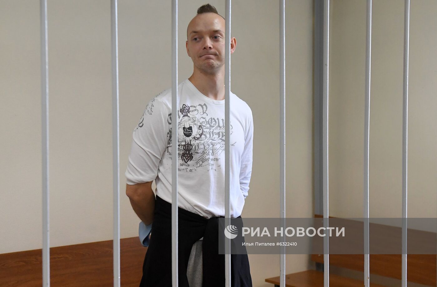 Рассмотрение ходатайства следствия о продлении срока пребывания под стражей И. Сафронову