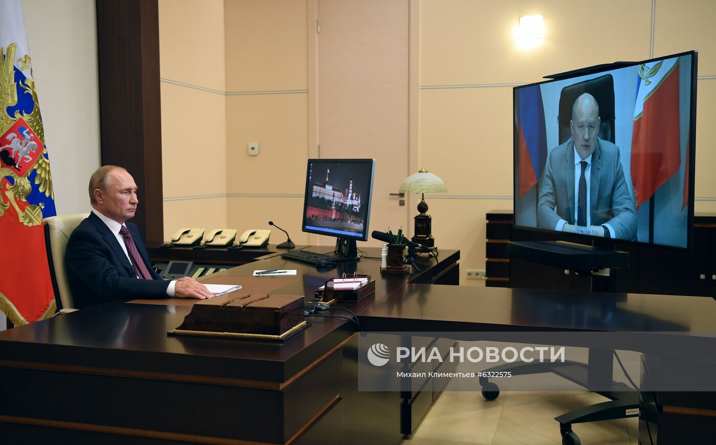 Президент РФ В. Путин провел встречу с врио губернатора Севастополя М. Развожаевым