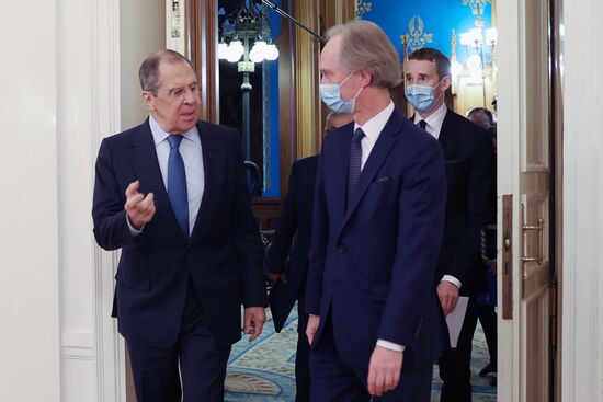 Переговоры главы МИД РФ С. Лаврова со спецпосланником ООН по Сирии Г. Педерсеном