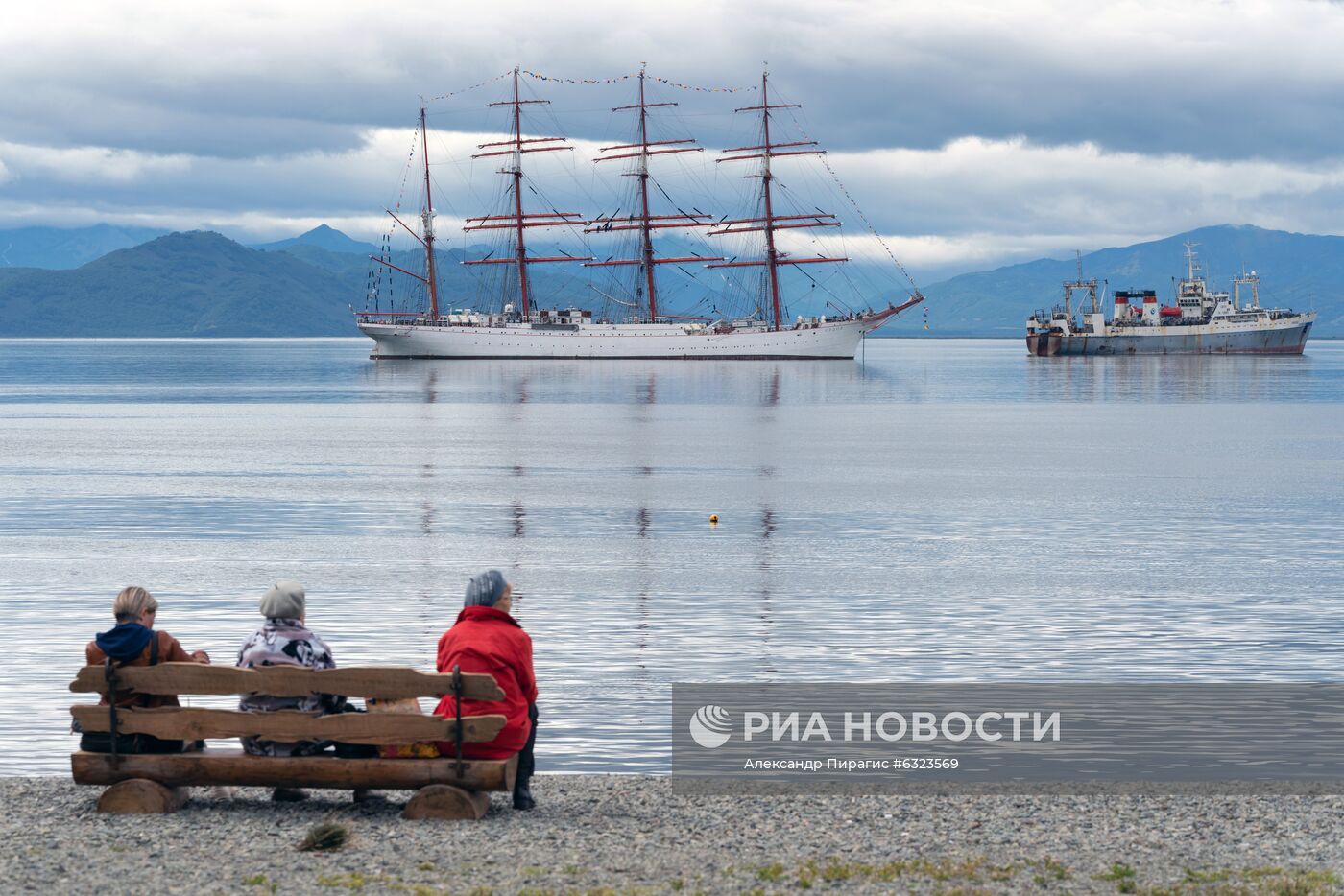 Парусное судно "Седов" зашло в порт Петропавловска-Камчатского