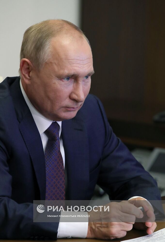 Президент РФ В. Путин провел встречу с мэром Москвы С. Собяниным