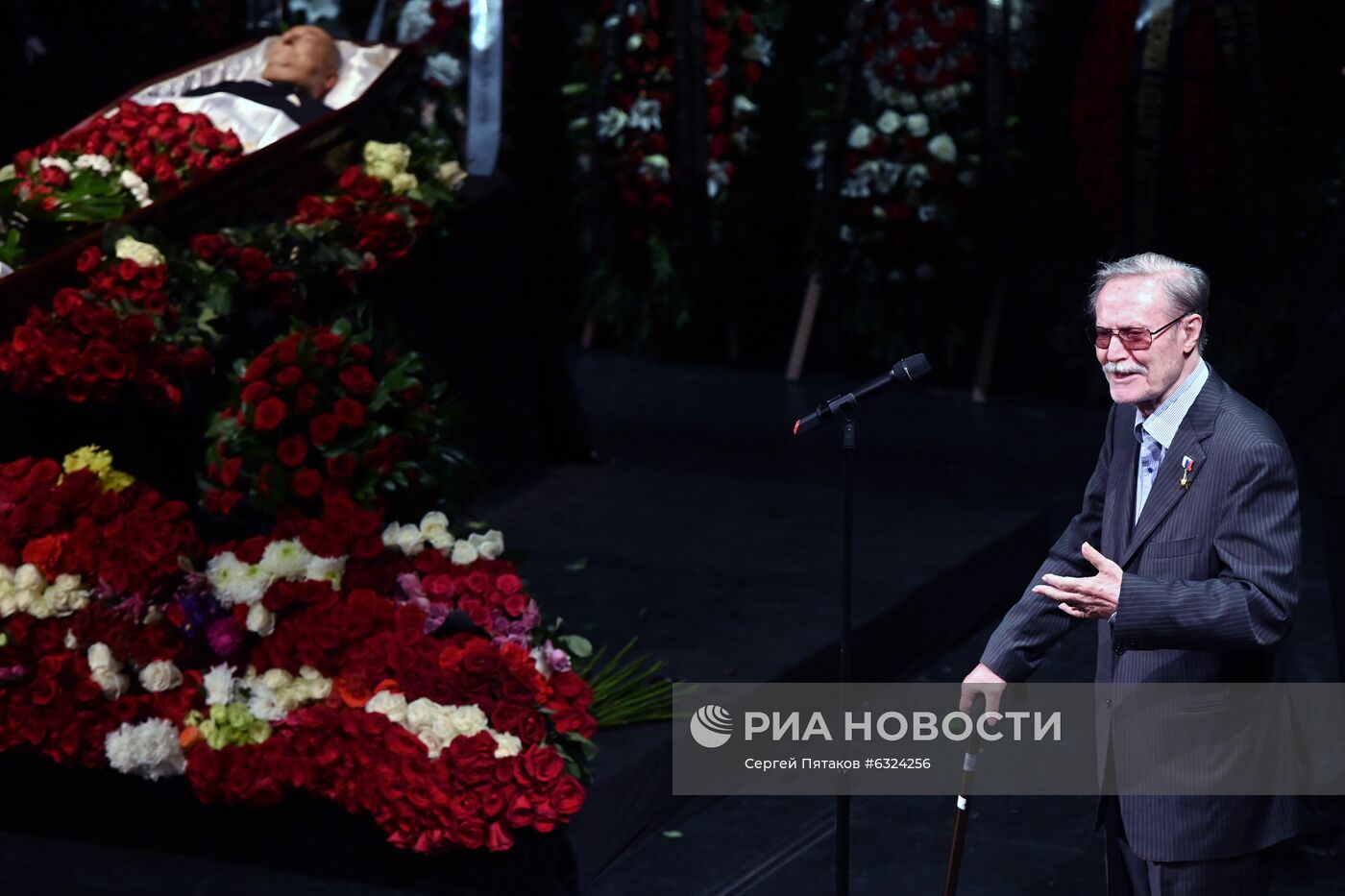 Прощание с народным артистом России Б. Клюевым