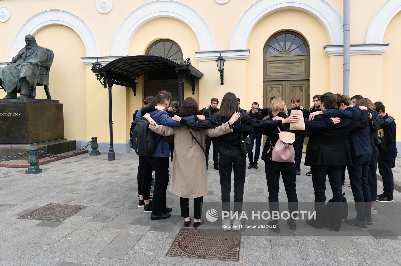 Прощание с народным артистом России Б. Клюевым