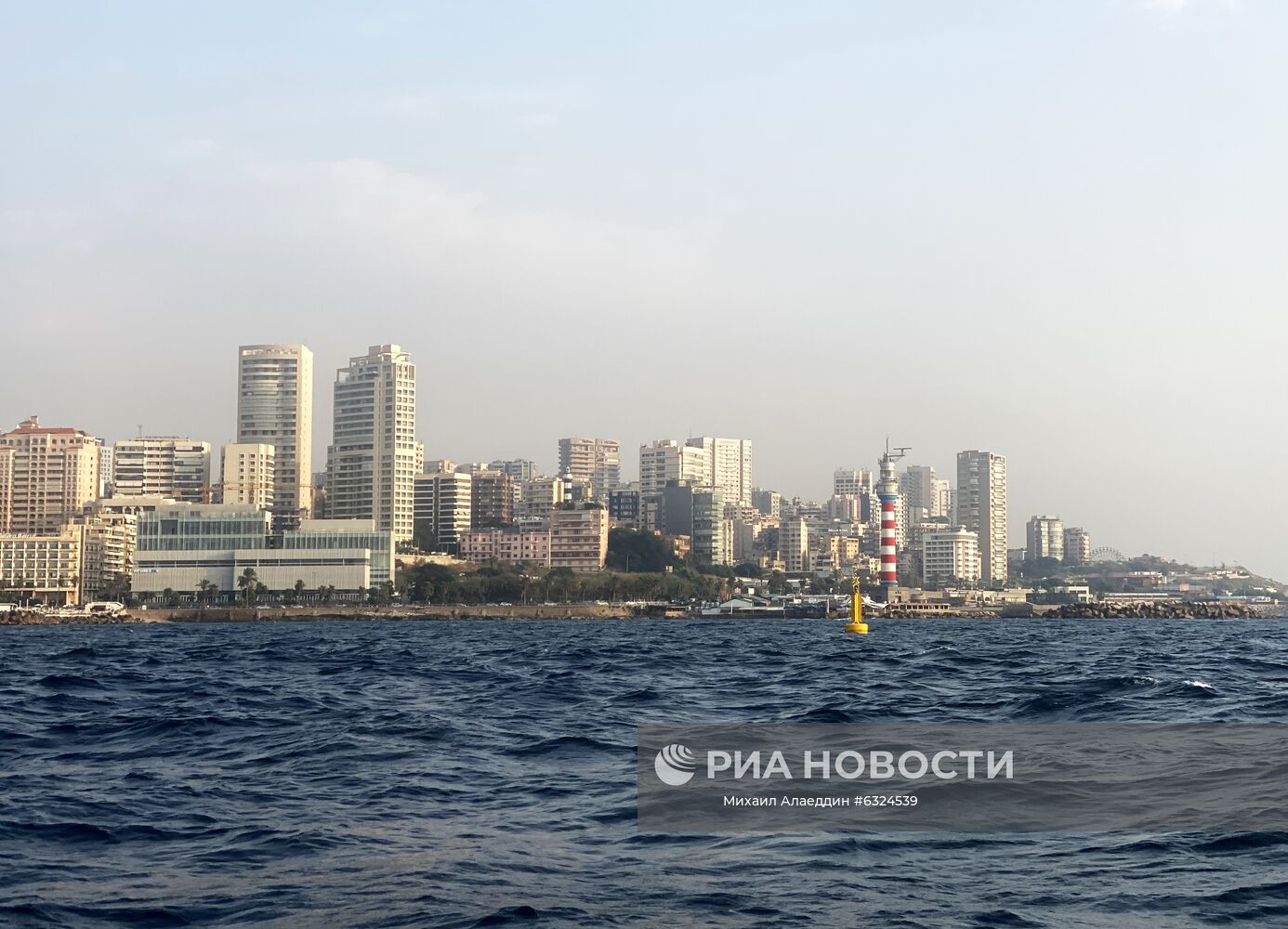 Вид на набережную Бейрута со стороны моря