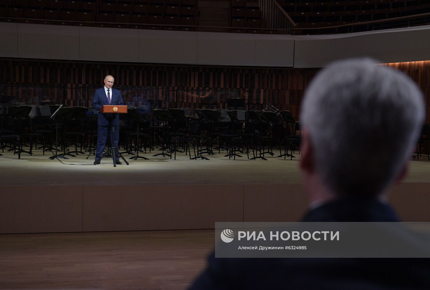 Президент РФ В. Путин посетил торжественное мероприятие ко Дню города в концертном зале "Зарядье"
