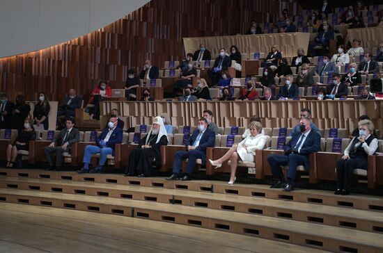 Президент РФ В. Путин посетил торжественное мероприятие ко Дню города в концертном зале "Зарядье"