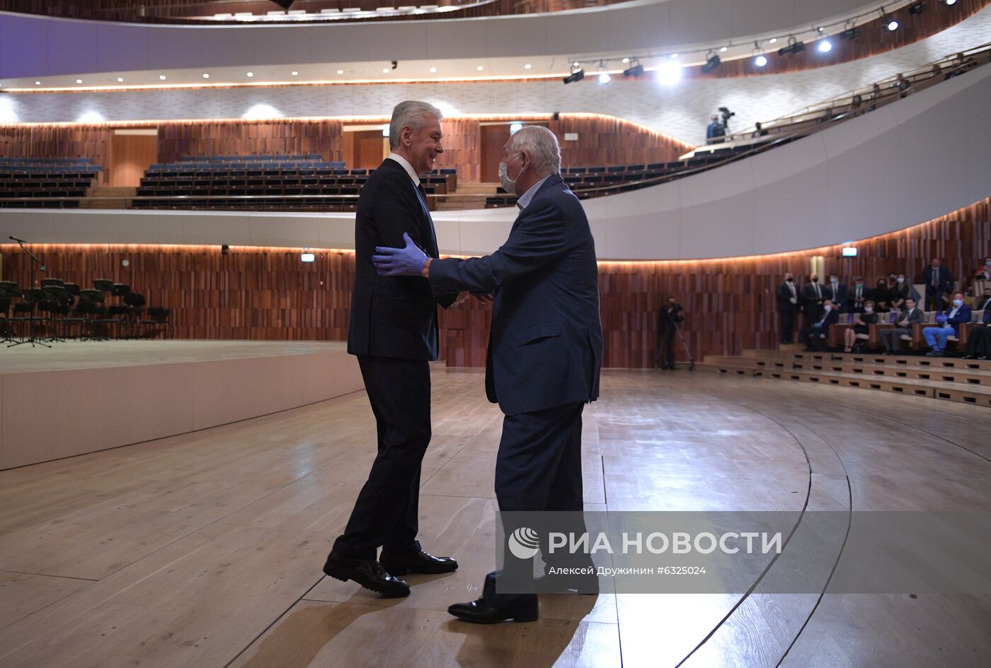 Президент РФ В. Путин посетил торжественное мероприятие ко Дню города в концертном зале "Зарядье"