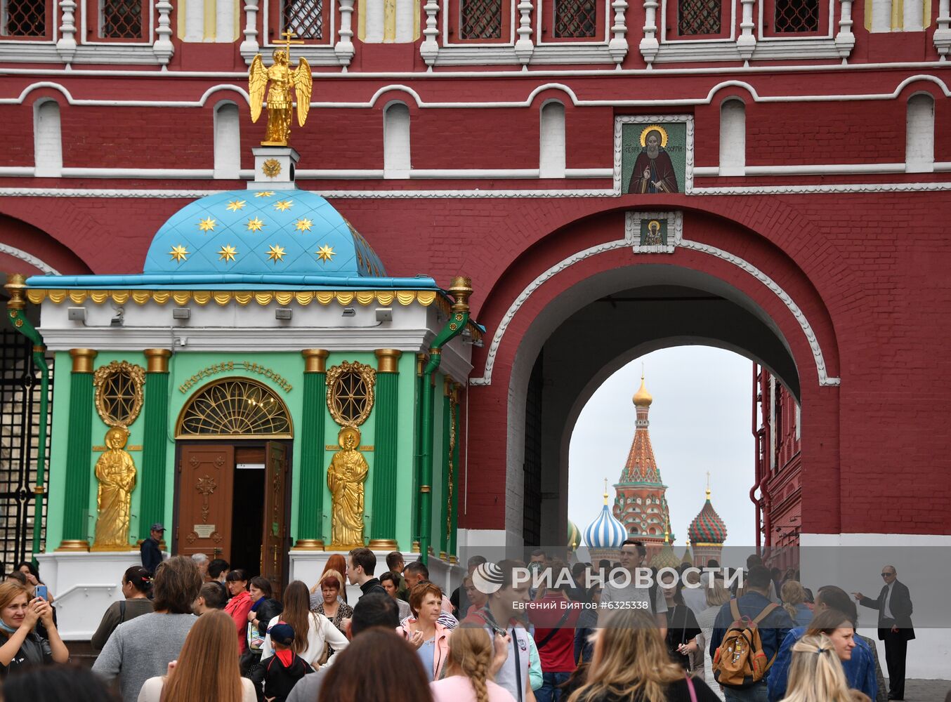 День города. Праздничные гуляния на площади Революции