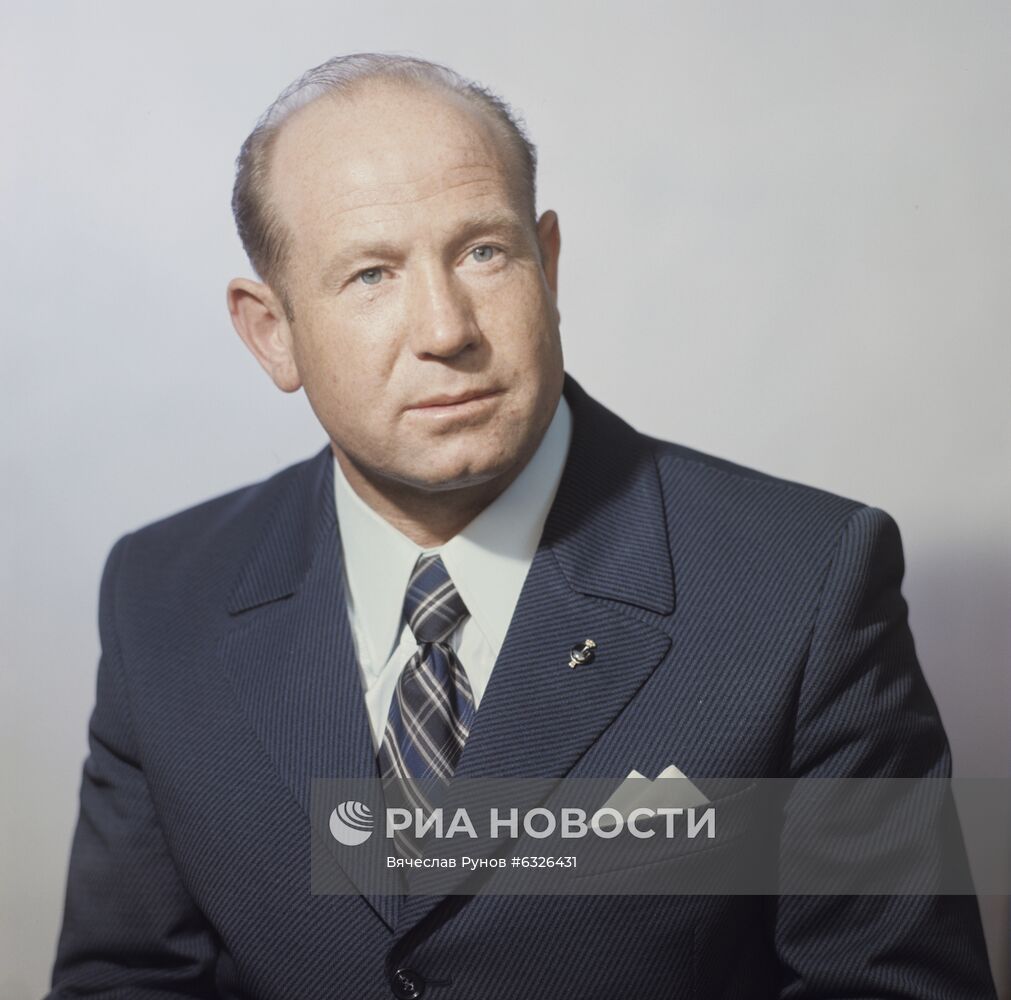 Советский космонавт Алексей Леонов