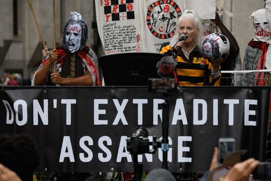 Возобновление слушаний по делу об экстрадиции Дж. Ассанжа в США