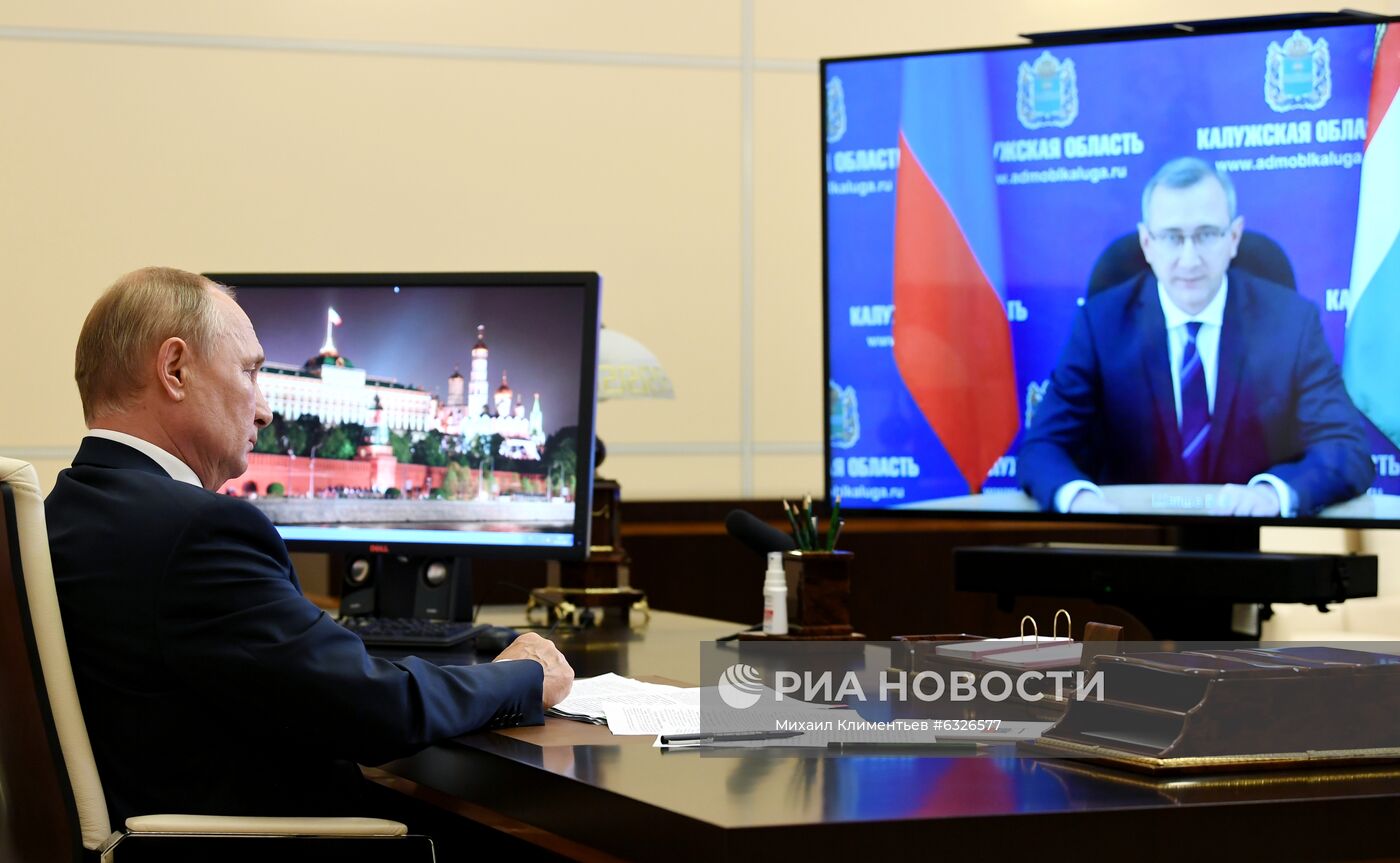 Президент РФ В. Путин встретился с врио губернатора Калужской области В. Шапшой