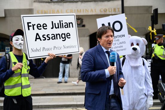 Возобновление слушаний по делу об экстрадиции Дж. Ассанжа в США