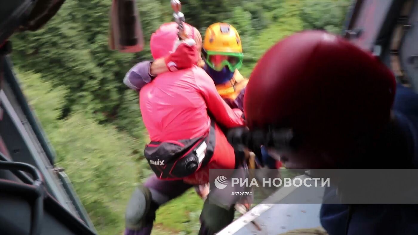 Потерявшихся детей эвакуировали на вертолете с горы Ачишхо