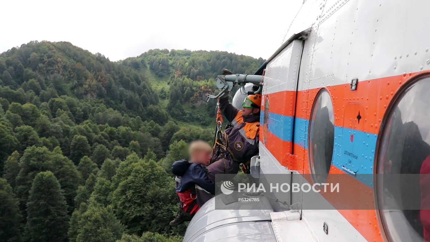 Потерявшихся детей эвакуировали на вертолете с горы Ачишхо