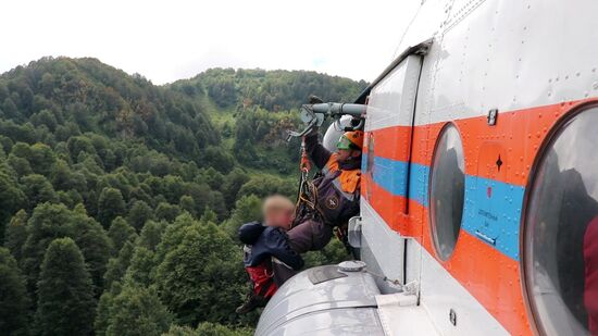 Потерявшихся детей эвакуировали на вертолете с горы Ачишхо