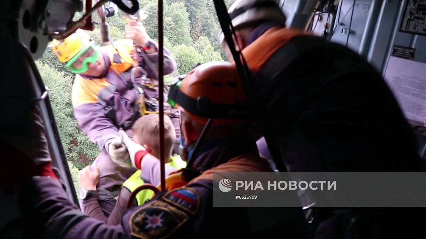 Потерявшихся детей эвакуировали на вертолете с горы Ачишхо