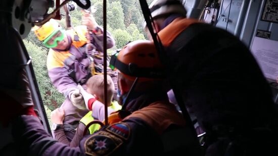 Потерявшихся детей эвакуировали на вертолете с горы Ачишхо