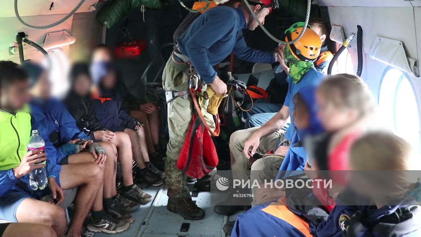 Потерявшихся детей эвакуировали на вертолете с горы Ачишхо