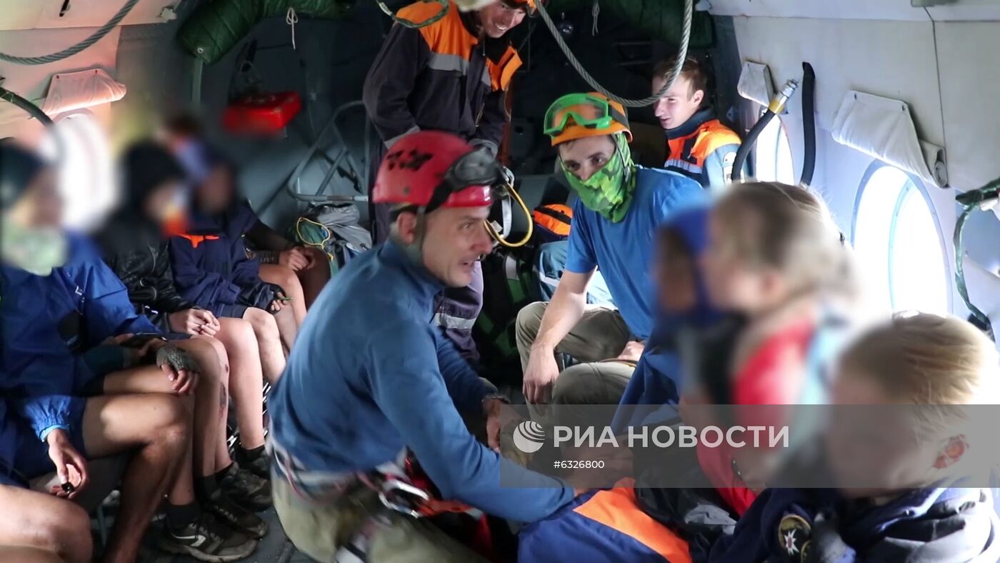 Потерявшихся детей эвакуировали на вертолете с горы Ачишхо