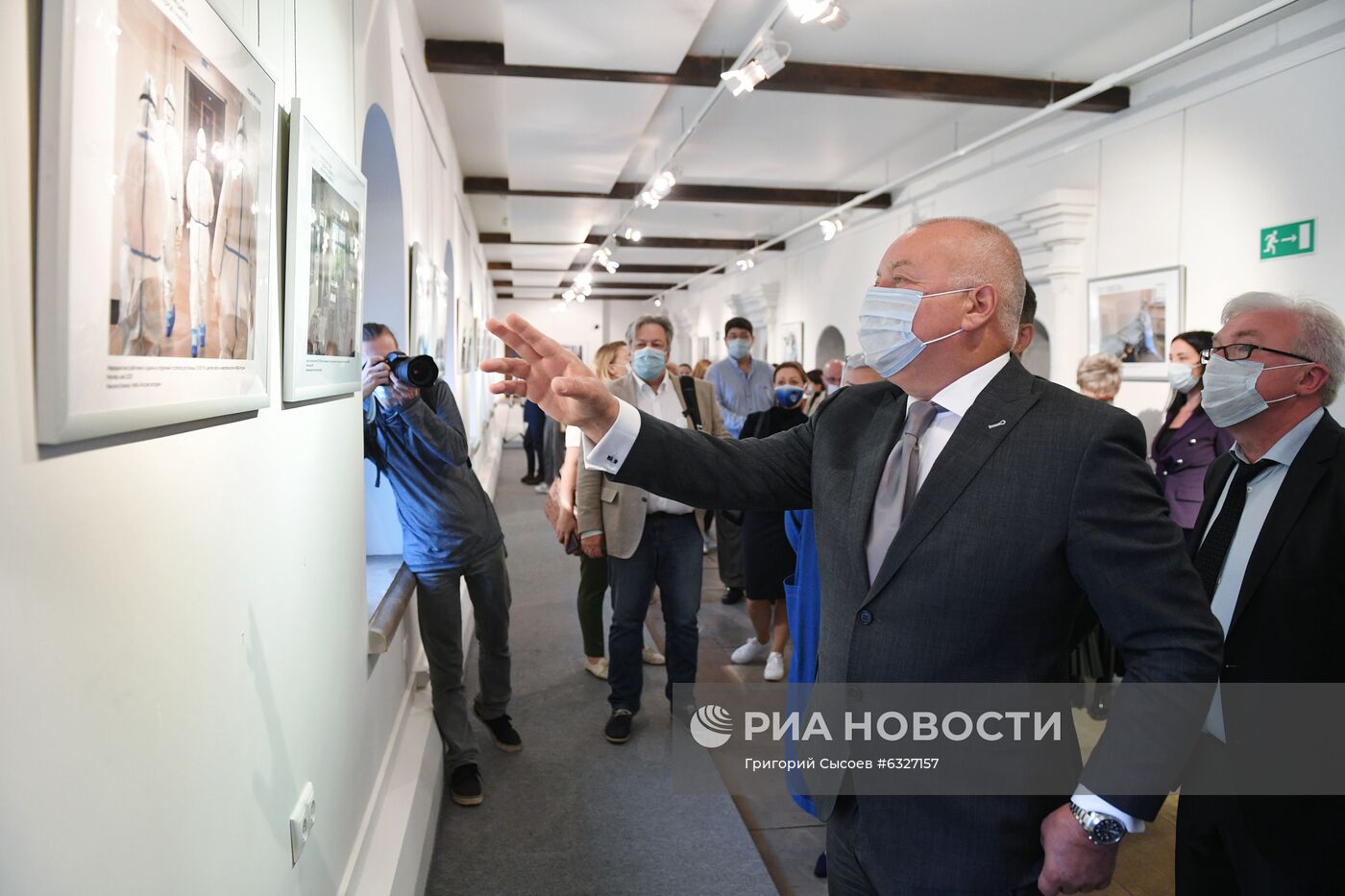 Открытие фотовыставки в рамках акции "Пожалуйста, дышите!" 