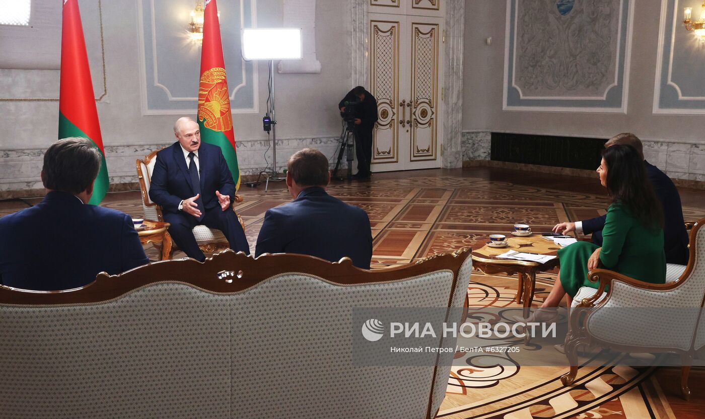 Президент Белоруссии А. Лукашенко дал интервью российским журналистам