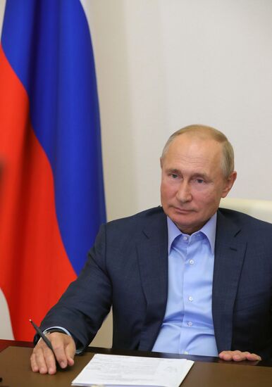 Президент РФ В. Путин провел встречу с победителями конкурса "Лидеры России"