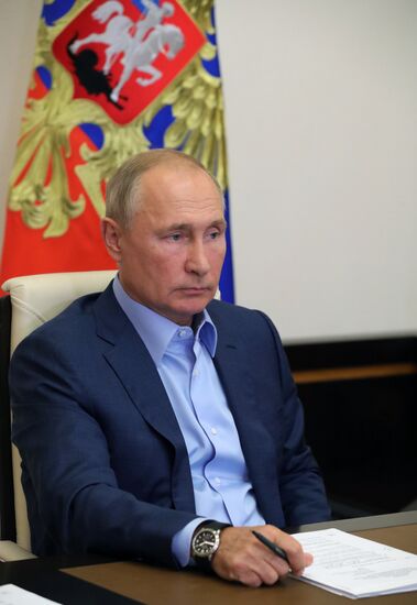Президент РФ В. Путин провел встречу с победителями конкурса "Лидеры России"