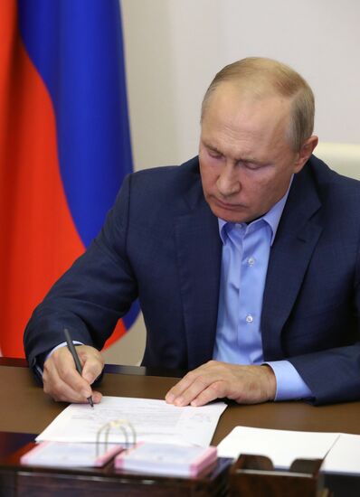 Президент РФ В. Путин провел встречу с победителями конкурса "Лидеры России"