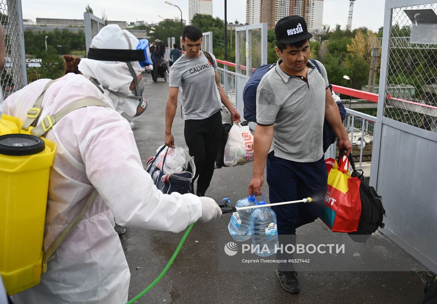 Посадка на вывозной поезд из Ростова-на-Дону в Узбекистан 
