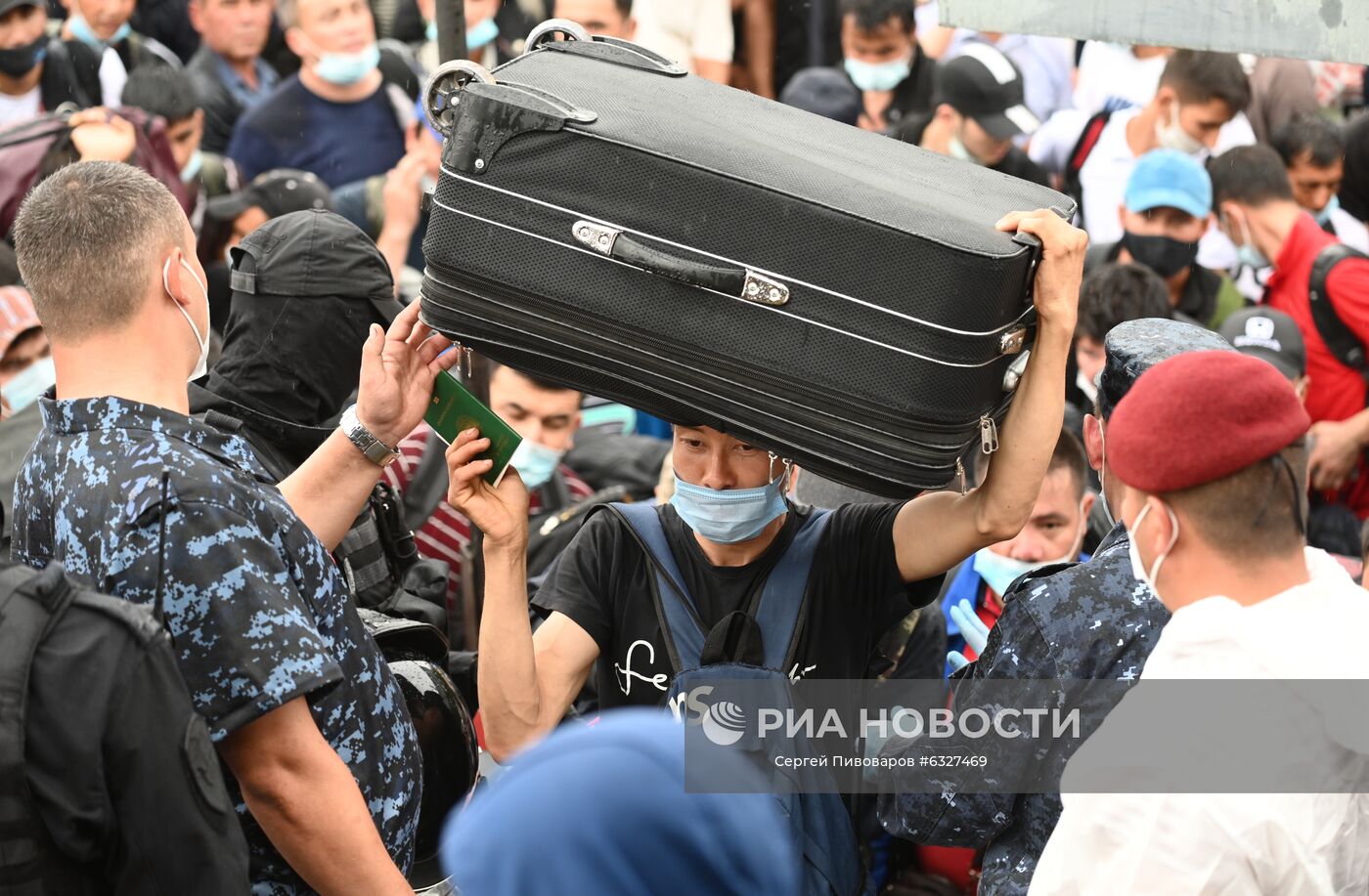Посадка на вывозной поезд из Ростова-на-Дону в Узбекистан
