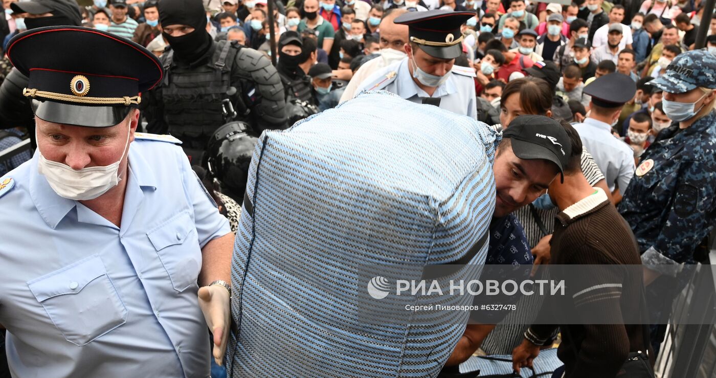 Посадка на вывозной поезд из Ростова-на-Дону в Узбекистан