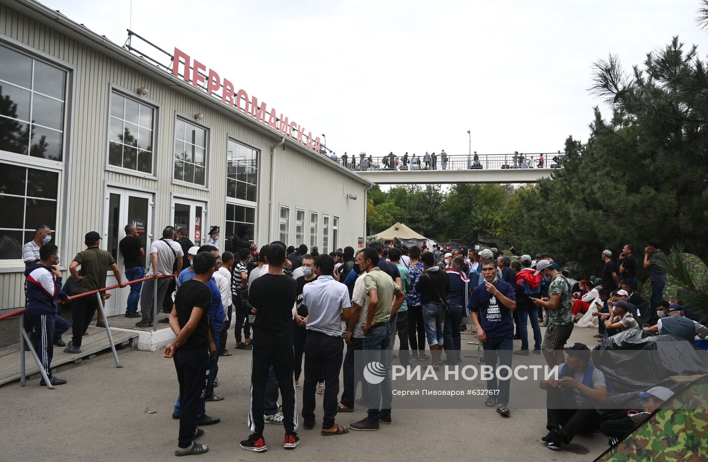 Посадка на вывозной поезд из Ростова-на-Дону в Узбекистан 