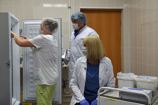 Вакцинация добровольцев против COVID-19 в Москве