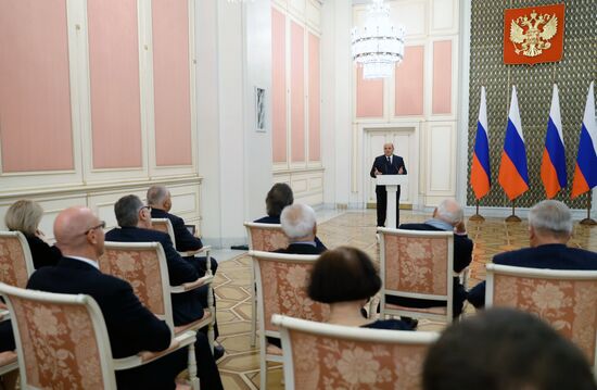 Премьер-министр РФ М. Мишустин вручил премии правительства РФ 2019 г. в области культуры