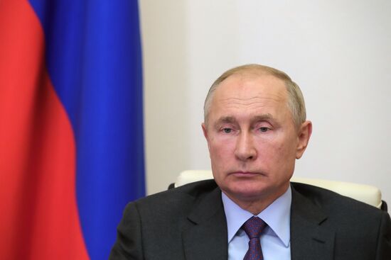 Президент РФ В. Путин провел совещание с членами правительства РФ