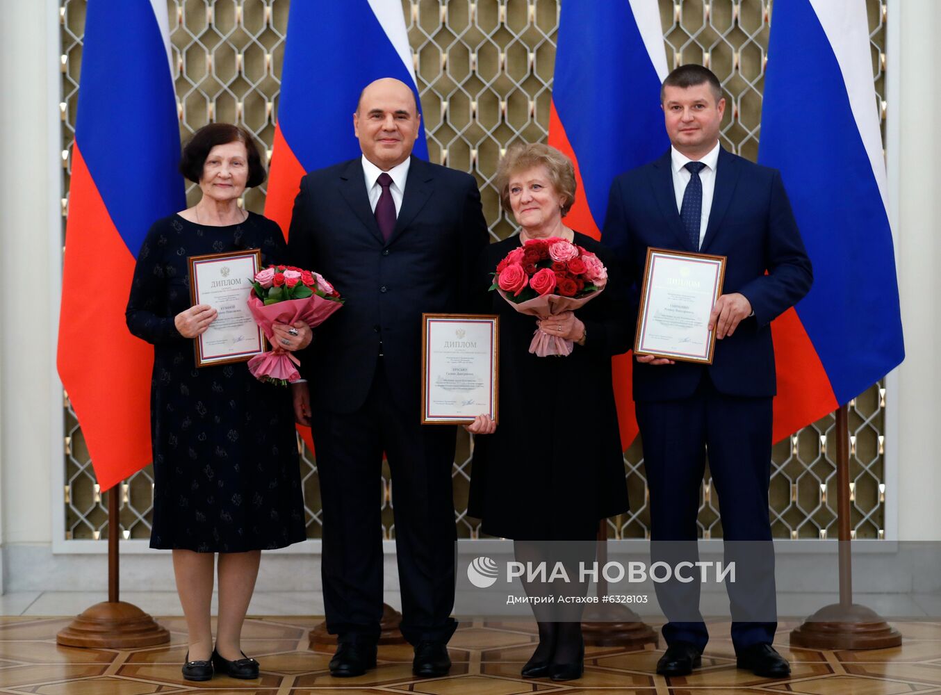 Премьер-министр РФ М. Мишустин вручил премии правительства РФ 2019 г. в области культуры