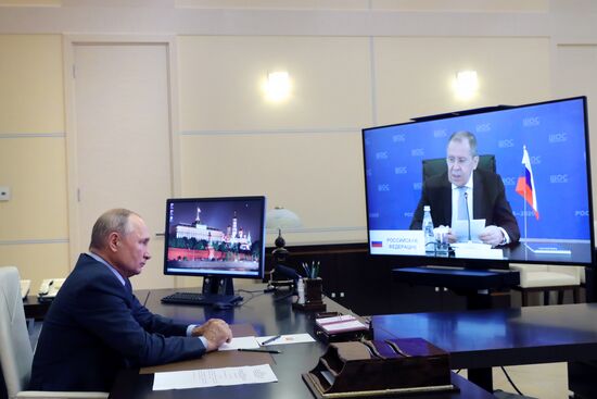 Президент РФ В. Путин встретился с главами МИД государств-членов ШОС